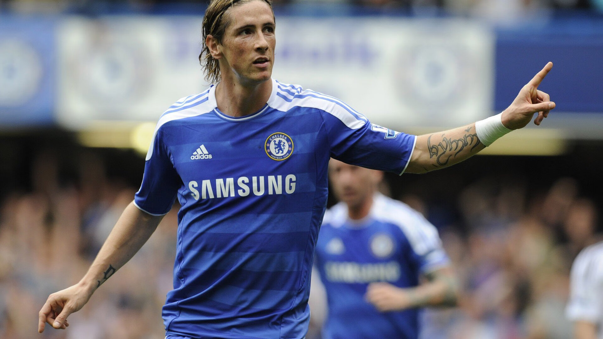 冠军球队巡游庆祝,球迷街头欢腾画面感人,球队夺冠怎么发朋友圈